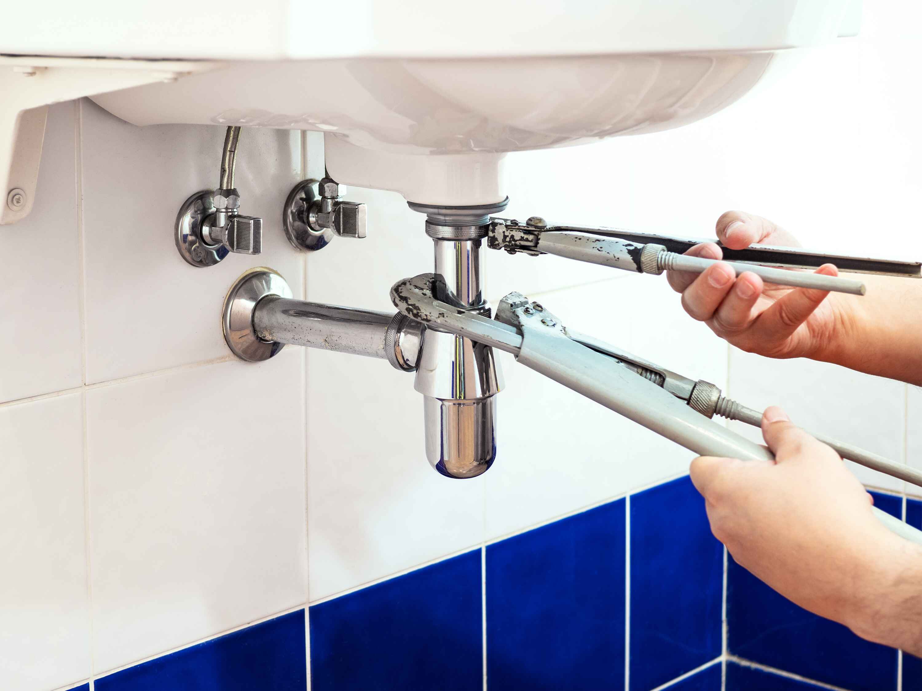 Faucets, fixtures & pipes